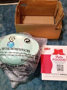 "Dash" Mini Teal Maker Grill New Saw